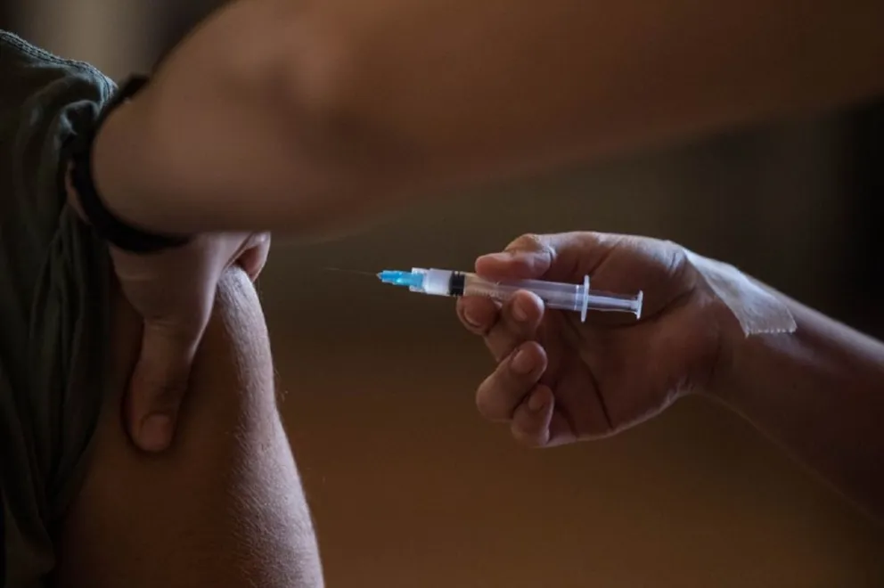 El ritmo de la vacunación contra el COVID-19 en Argentina registró una inédita variación