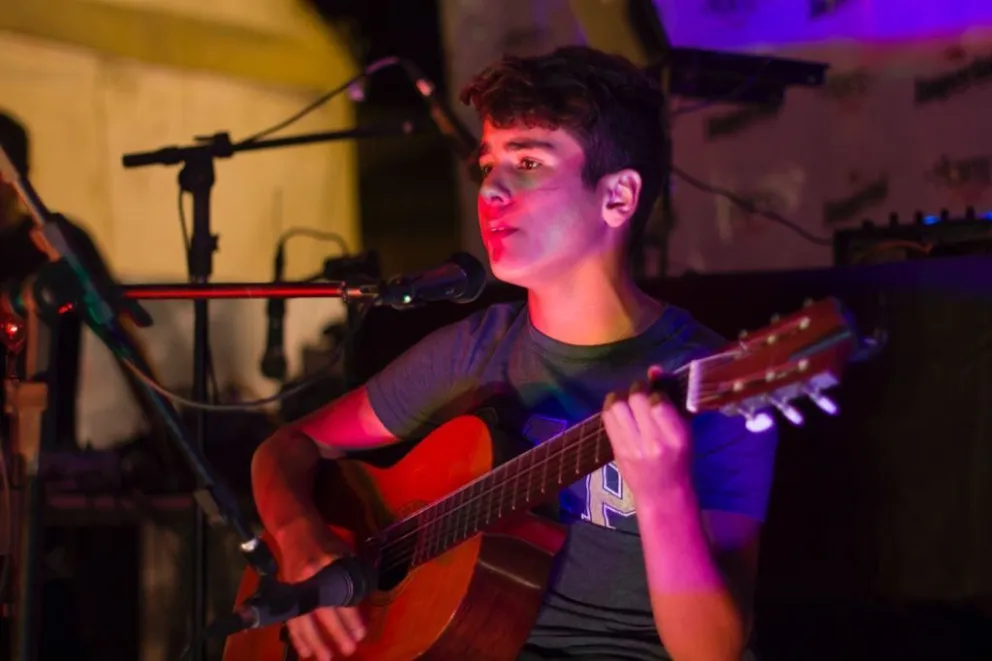 Gastón Fuentes, el adolescente salteño que debutó con Los Huayra