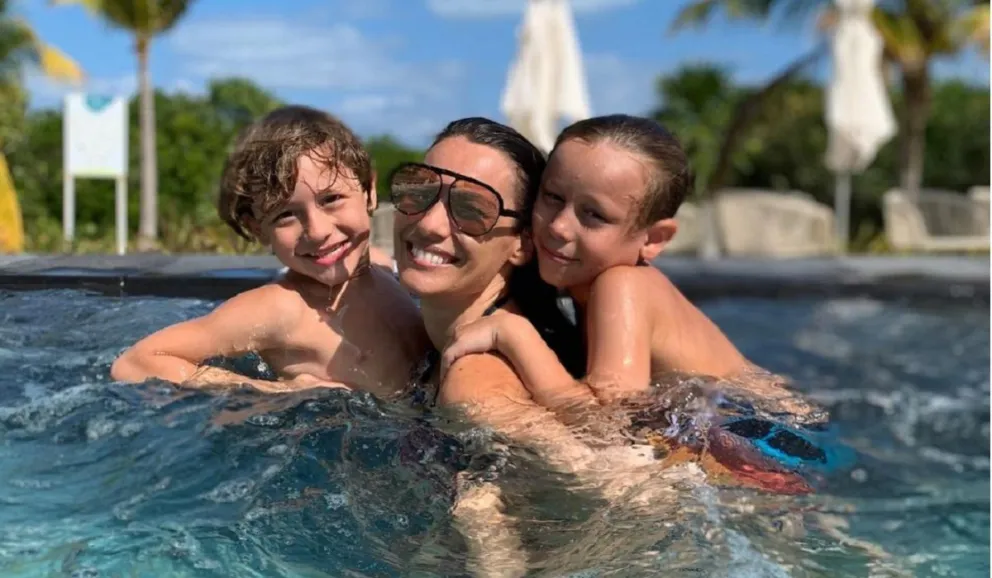 Pampita y sus hijos. Fuente (Instagram)