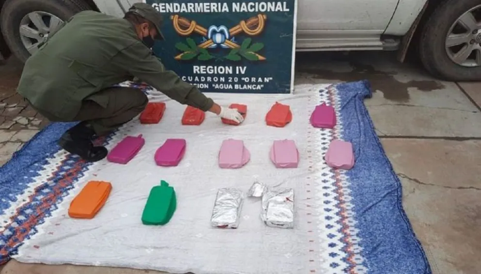 Orán: transportaban 15 kilos de cocaína y cayeron en cana por un insólito error