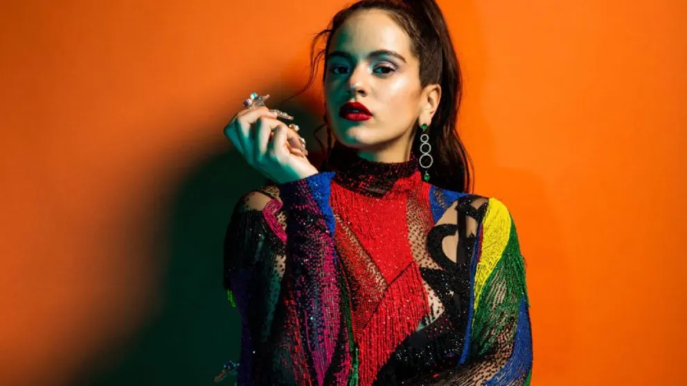 Rosalía y su nuevo “empleo” causan intriga en Instagram ¿Dejará la música por vender comida china?