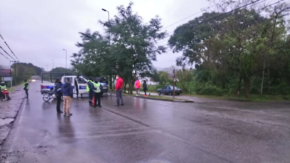 Violento accidente en San Lorenzo: un automóvil terminó dado vuelta