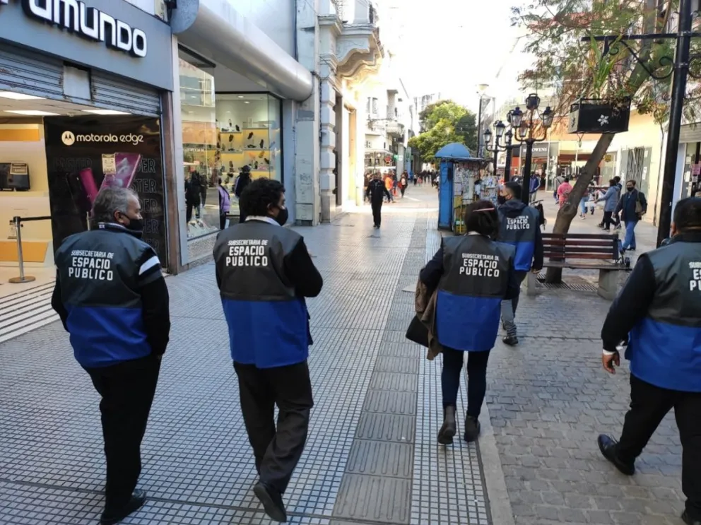 ¿Qué pasará con los manteros? Los controles se intensifican y evalúan nuevas medidas