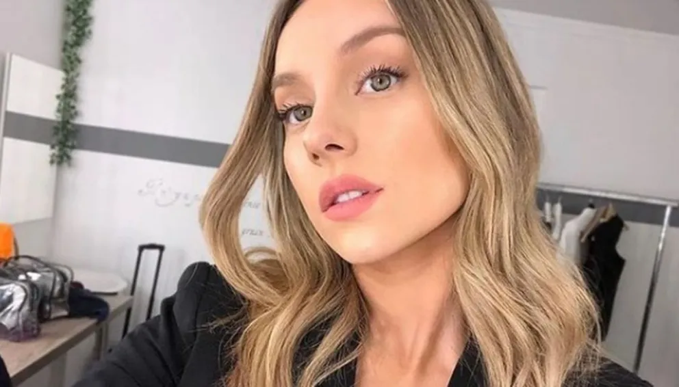Ester Expósito se atrevió a broncearse con este top ultra pequeño
