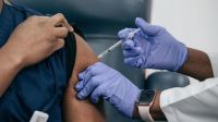Se registraron por primera vez 3 casos de coágulos en arterias en pacientes inoculados con una vacuna contra el COVID-19