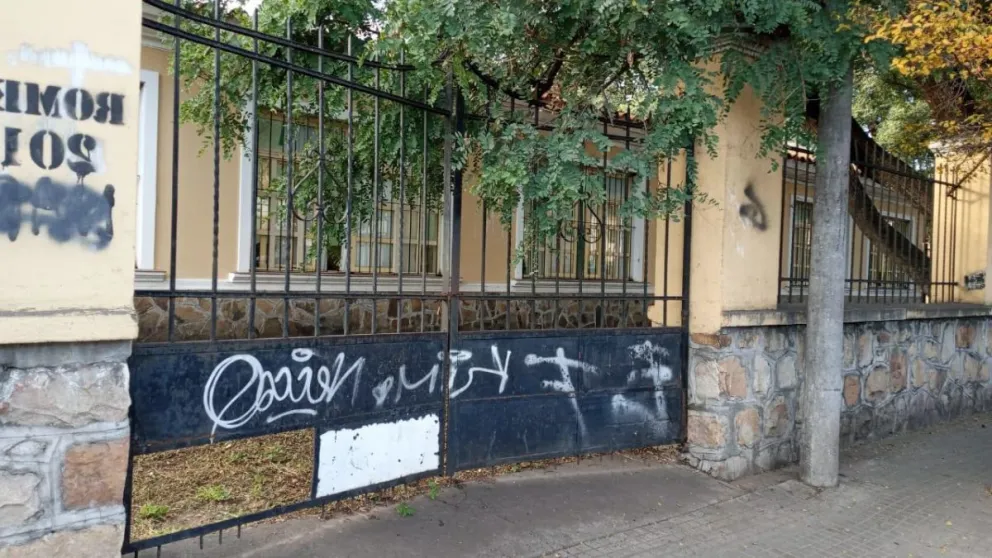 ¡No tendrán perdón de Dios! Vándalos ingresaron a una conocida escuela salteña e hicieron desastres