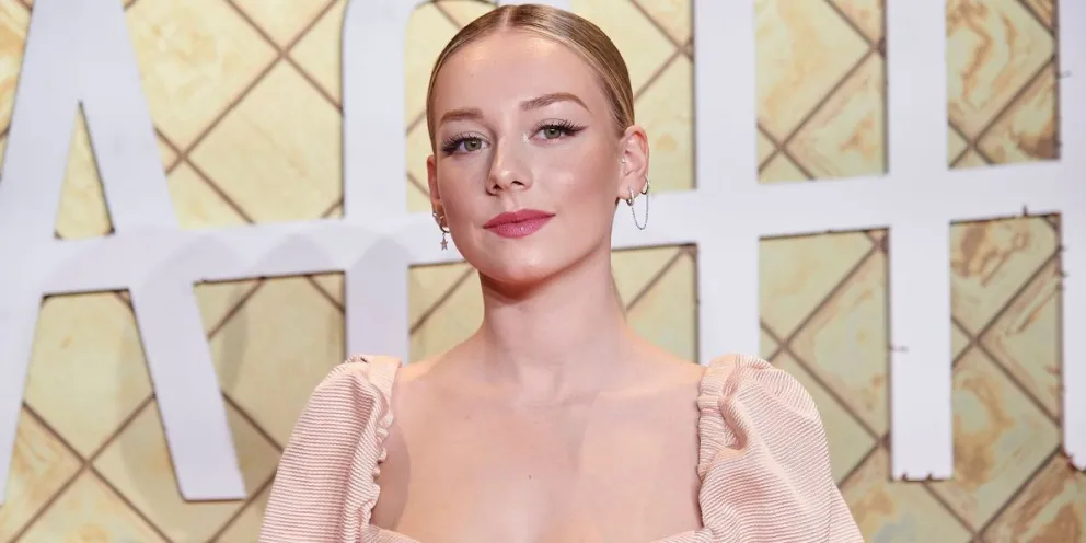 Ester Expósito revela cuál es la prenda favorita que usa para estar cómoda en la cama