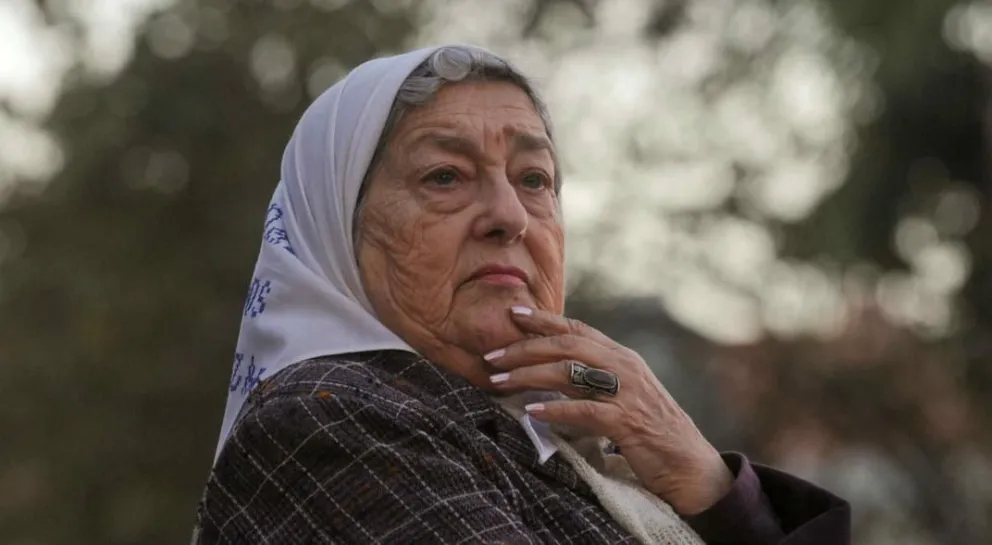 Entre lágrimas y mucho dolor los ciudadanos despidieron a Hebe de Bonafini