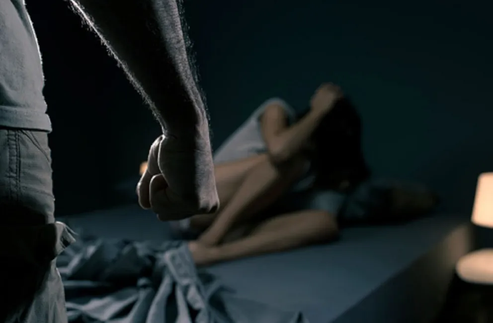 Imputaron al luchador de artes marciales que desfiguró a golpes a su novia embarazada