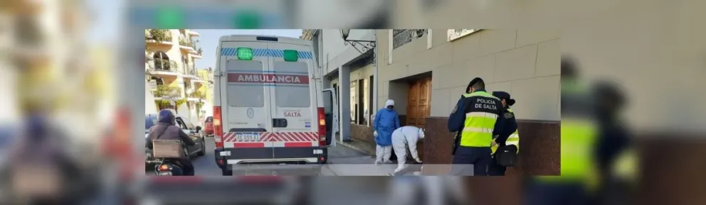 Tensión y desesperación en el centro salteño: una mujer cayó desvanecida y causó terror ¿Tenía COVID-19?
