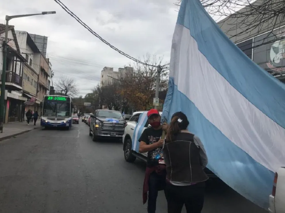 Comerciantes no aguantaron más y salieron a las calles de Salta con un pedido urgente