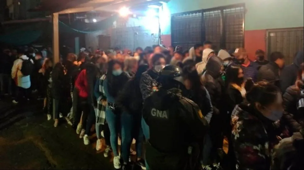 Podrán ser condenados a dos años de prisión por ir a una fiesta clandestina