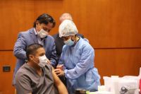 Gustavo Sáenz supervisa las negociaciones con laboratorios para la adquisición de vacunas contra el COVID-19