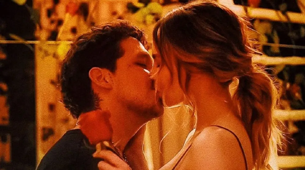 Belinda y Christian Nodal se comprometieron