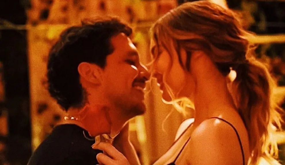 Belinda y Christian Nodal se comprometieron