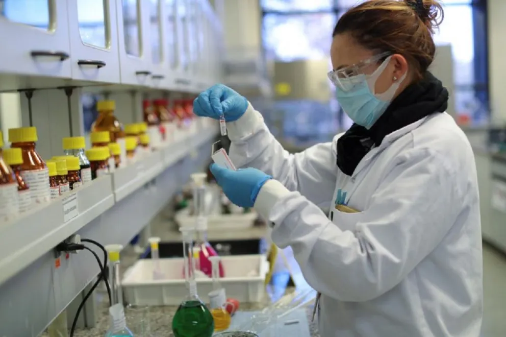 Se definió si el suero equino hiperinmune anti-SARS-CoV-2 tiene capacidad neutralizante contra nuevas variantes de COVID-19
