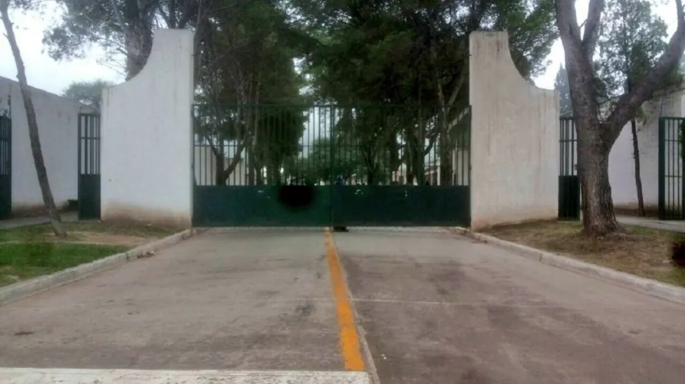 En tanto esperan a ser vacunados, sepultureros tomaron una decisión