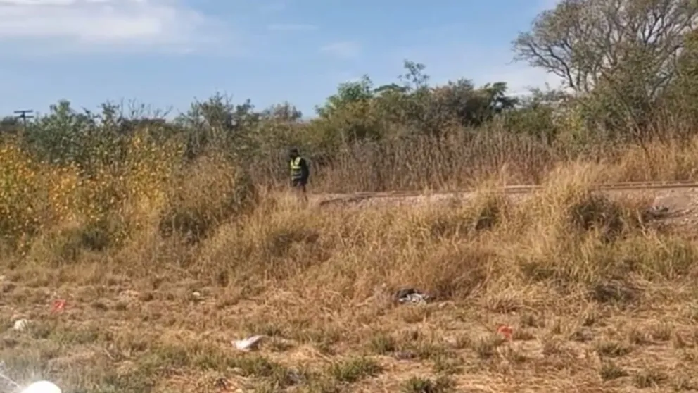 Macabro hallazgo en Salta: entre matorrales encuentran el cadáver de una joven mujer ¿Fue suicidio?