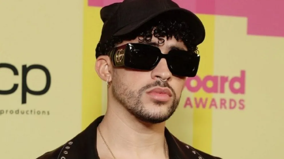 Bad Bunny está de regreso y causa furor con su tema “100 millones” junto a Luar La L