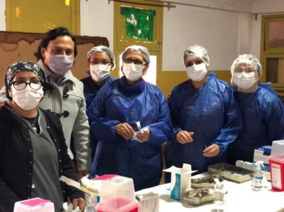Gustavo  Sáenz verificó el avance del operativo de vacunación contra COVID-19