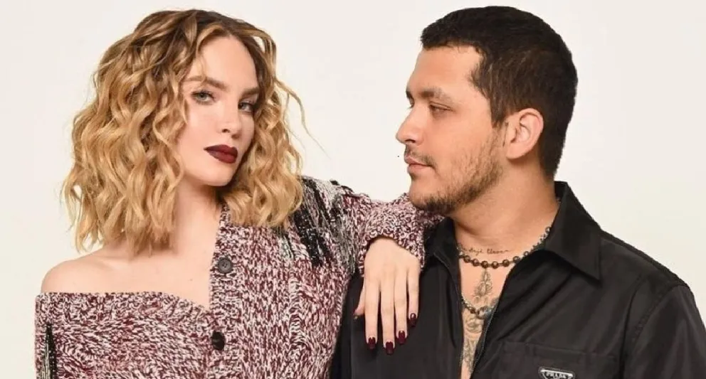 Belinda y Christian Nodal en una canción