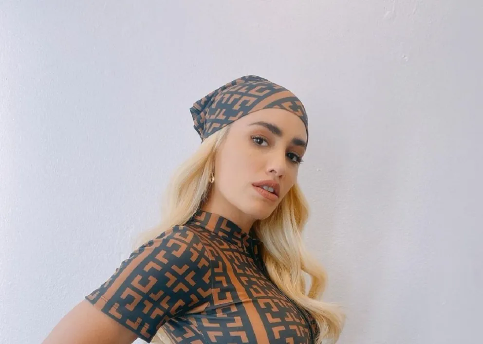 Lali Espósito sorprendió a todos al posar desde la playa: “Despeinada me siento mejor”