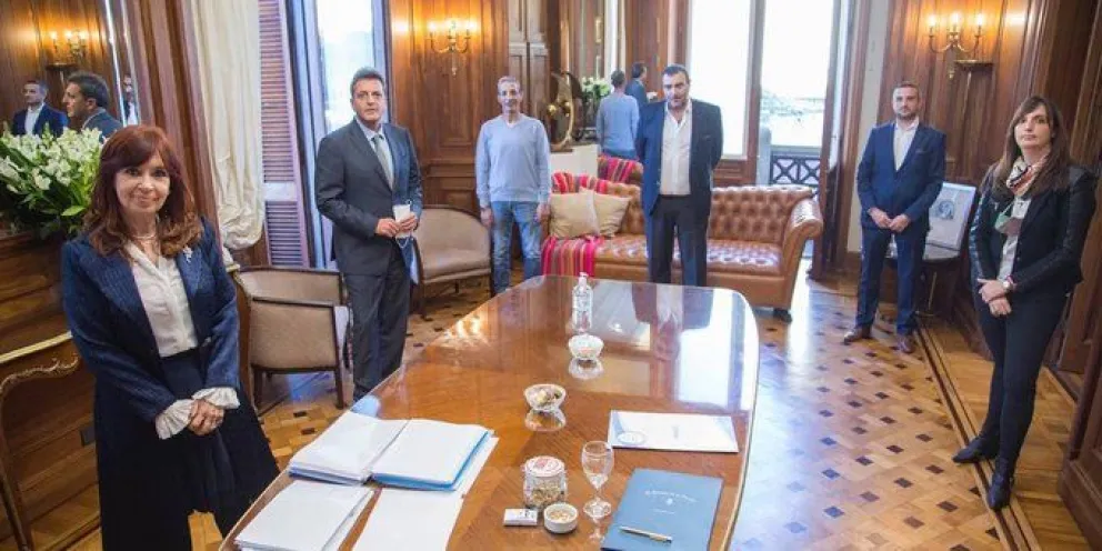 Empleados del Congreso se aumentaron un 40% el sueldo y llovieron las críticas