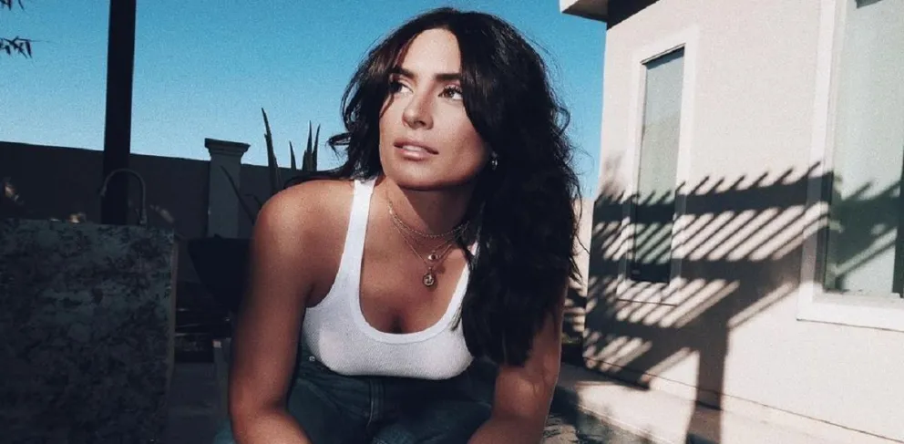La tierna foto de Ana Brenda Contreras con su mascota en redes sociales