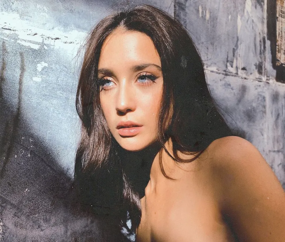María Pedraza se convirtió en la reina del mar posando con un diminuto bikini 