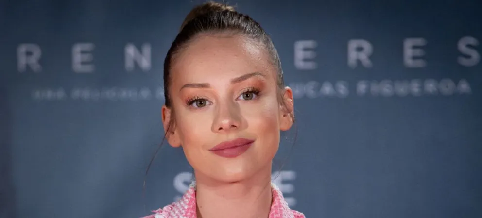 Ester Expósito le dio una nalgada a un hombre y todo quedó grabado