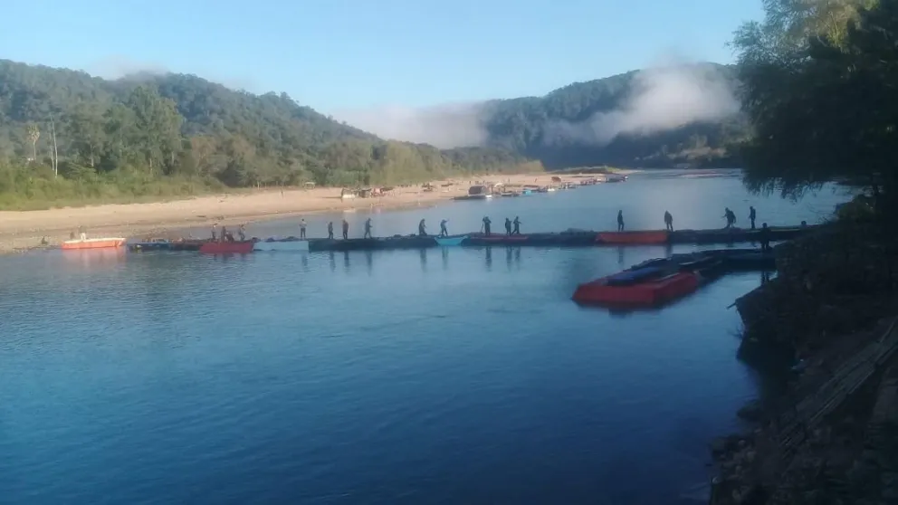 En Aguas Blancas idearon la forma para cruzar a Bolivia