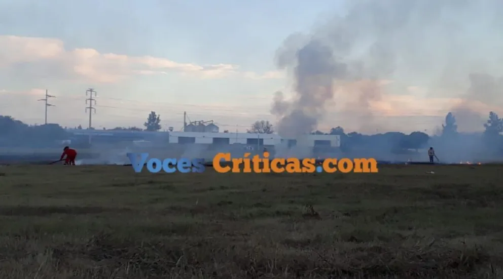 Bomberos de Salta trabajaron en un incendio de pastizales. FOTOS Y VIDEO