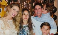 Sebastián Estevanez y su familia. Fuente (Instagram)