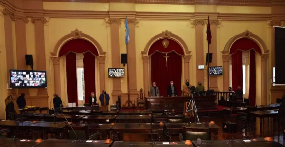 |URGENTE| Suspendieron la sesión y aislaron a las autoridades de la Cámara de Diputados
