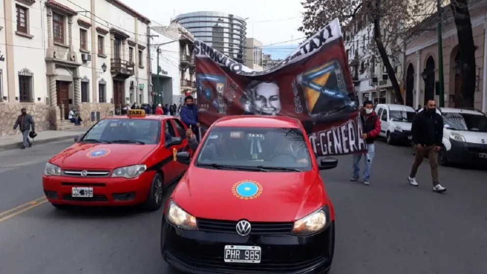 Taxistas vs. motomensajeros: ¿Son altos los índices de informalidad laboral?