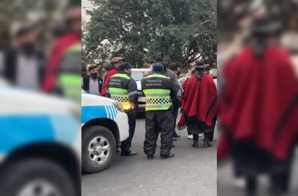Triste postal: hubo cruces entre la policía y salteños que fueron a homenajear a Güemes 