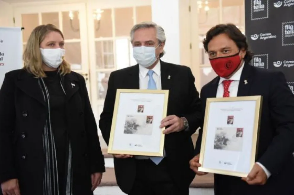 Gustavo Sáenz y Alberto Fernández matasellaron la emisión postal del Bicentenario del paso a la inmortalidad de Güemes