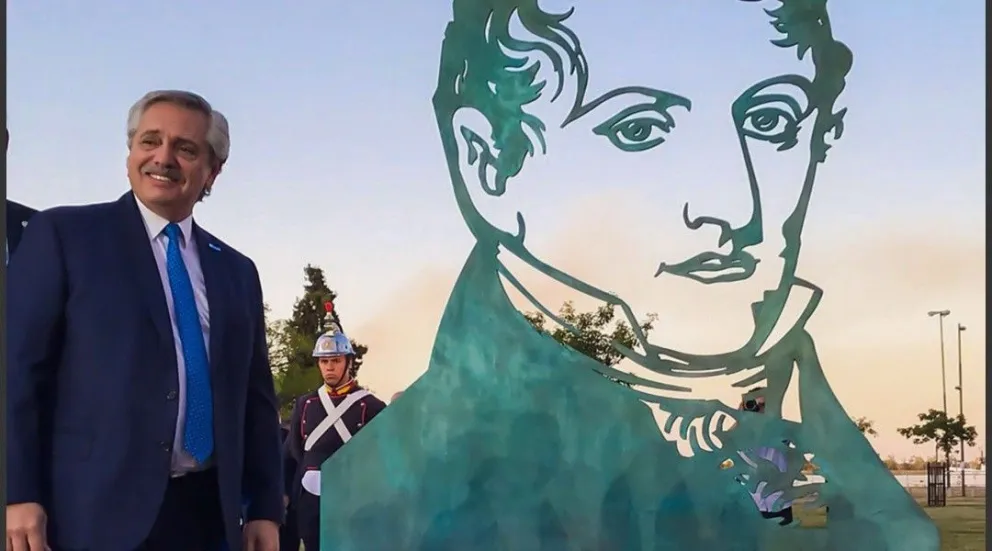 Alberto Fernández encabezó el acto por el Día de la Bandera