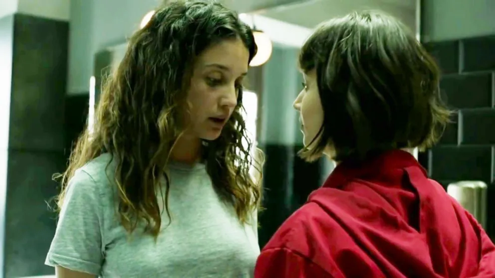 María Pedraza y Úrsula Corberó se grabaron con sus vestidos más sexys y fueron protagonistas en este video