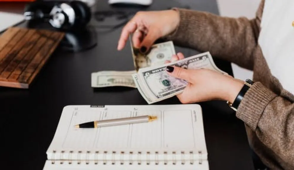 El dólar blue continúa estable