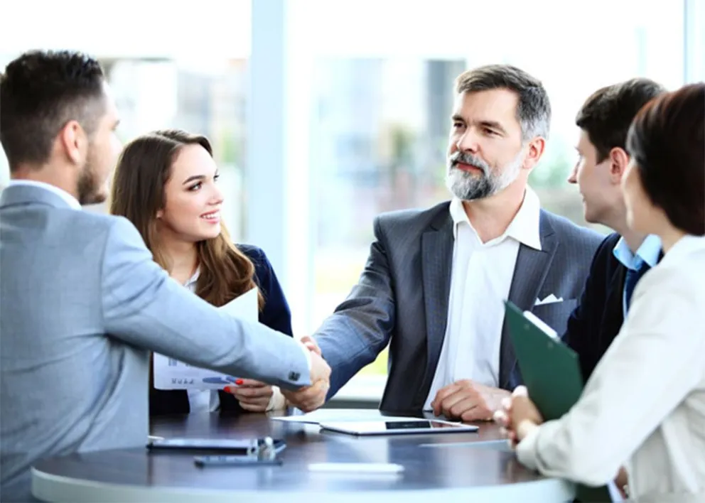 Dos gigantes multinacionales ofrecen más de 2.000 puestos de trabajo: qué perfiles buscan