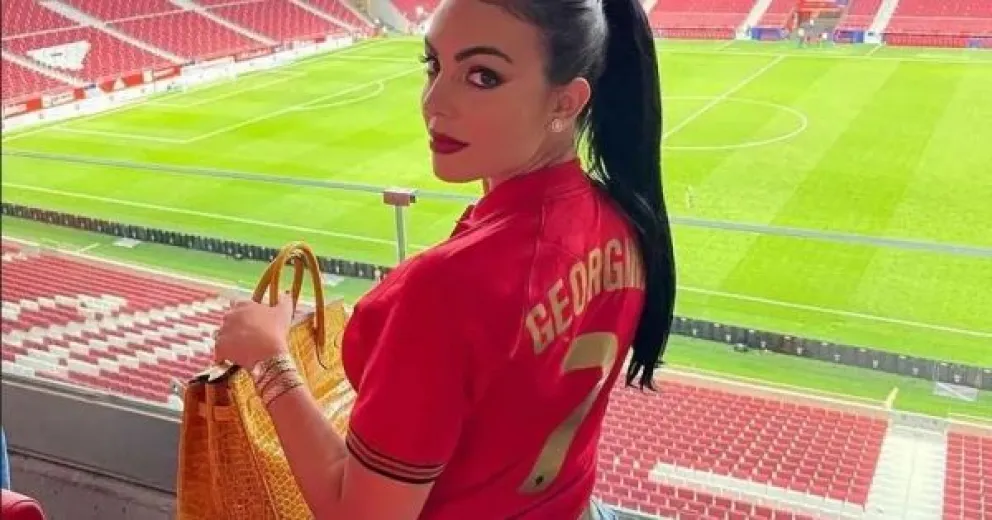 Georgina Rodríguez se dejó ver en bikini mientras nadaba en medio del mar