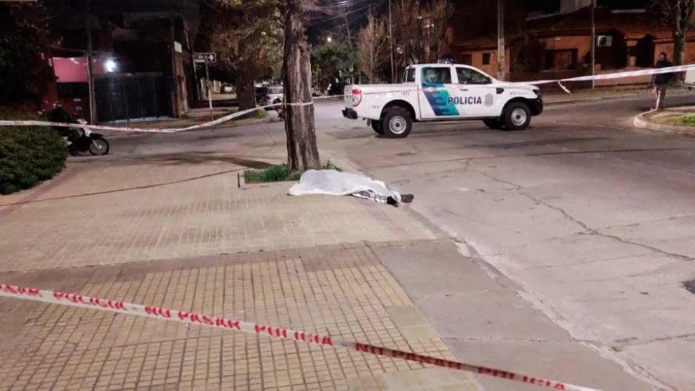 Un motochorro de 15 años tomó de rehenes a dos niños pequeños y el desenlace fue sangriento y mortal