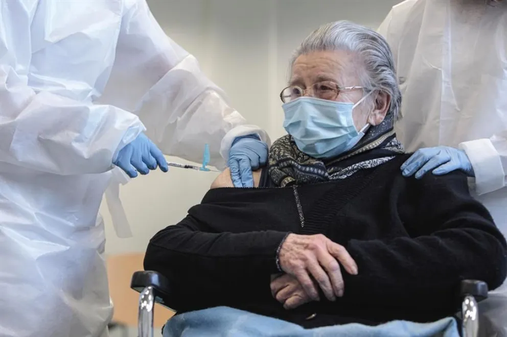Drástica medida en lo que hace a la aplicación de la segunda dosis para los mayores de 60 años