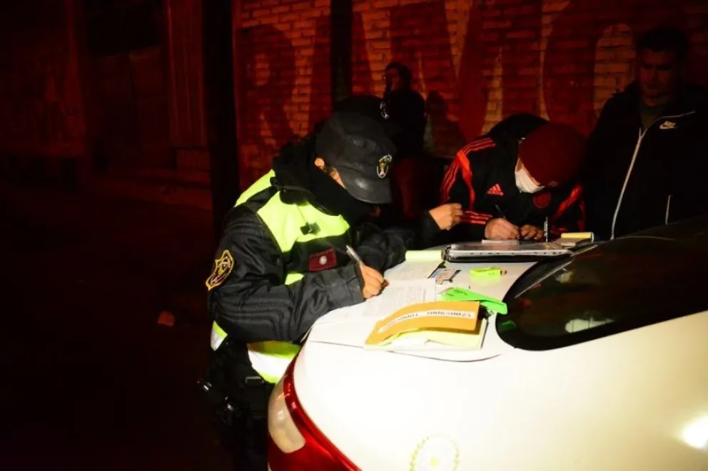 Les tocó perder muchachos: más de 500 salteños multados por concurrir a fiestas clandestinas y circular fuera de horario