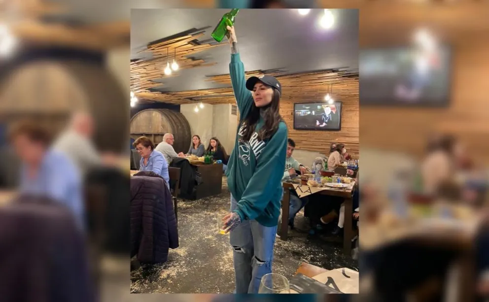 Cande Tinelli mostró pruebas para contradecir a Rebecca Fox que la acusó de "clonarle" los tatuajes