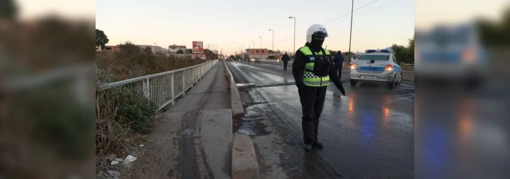 Choque en cadena y más de 30 motociclistas caídos: el puente congelado que causó desastres en Salta