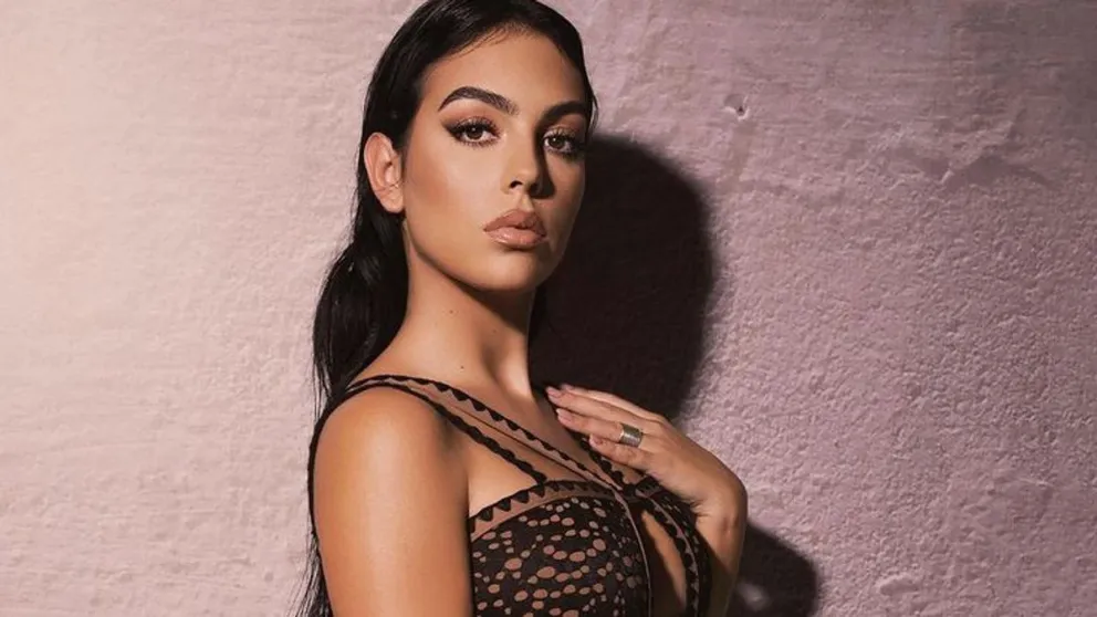 Georgina Rodríguez mostró la retaguardia en un ajustado leggins y se fotografió de esta pícara manera frente al espejo 