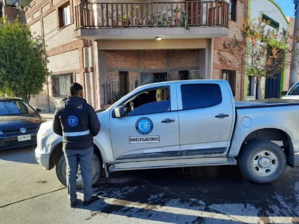 Tras el hallazgo de una importante cantidad de droga en un remis, se desplegó un megaoperativo en la Ciudad