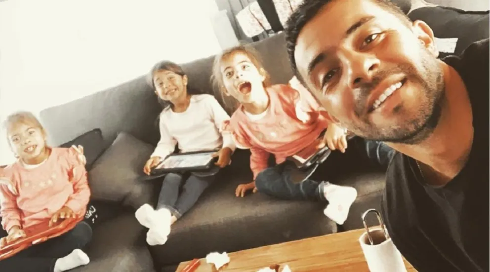 Matías Defederico y sus hijas. Fuente (Instagram)